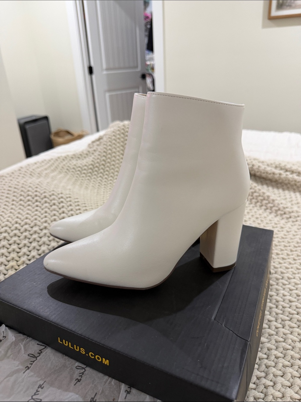 Lulu's White Heeled Booties In Box - Ottava